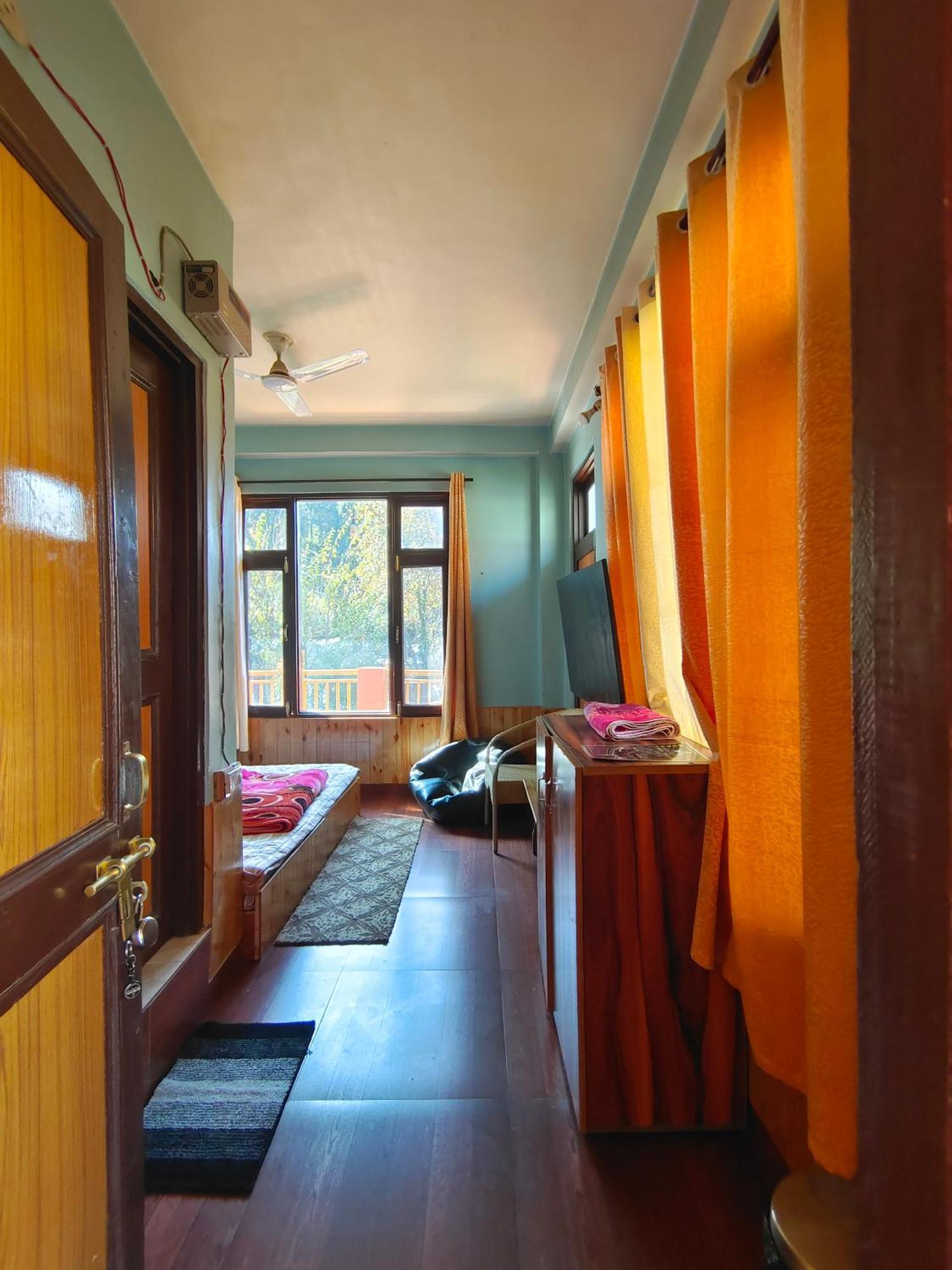 Trinity Homestay Kasol Dış mekan fotoğraf